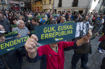 Concentración en Irñea a favor de la república vasca tras la abdicación de Juan Carlos de Borbón.