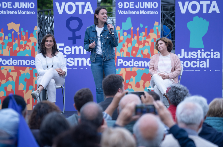 Irene Montero ha participado en un acto electoral en Irun, arropada por Miren Echeveste y Pilar Garrido.