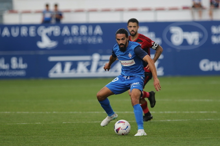 Un doblete de Edwards dio la victoria al Amorebieta contra el Mirandés en la primera vuelta.