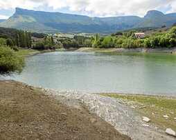 Naciones Unidas hace un llamamiento a la protección y la revitalización de los ecosistemas. En la imagen, embalse de Maroño en Amurrio.