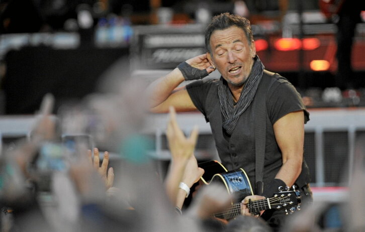 Bruce Springsteenek 2016an Donostian eskainitako kontzertuko irudiak.