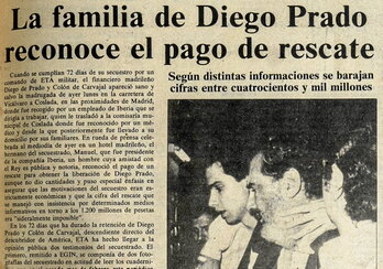 Diego Prado, el día de su liberación, acompañado por su hijo, tal y como recogía la portada de «Egin» de aquel día.