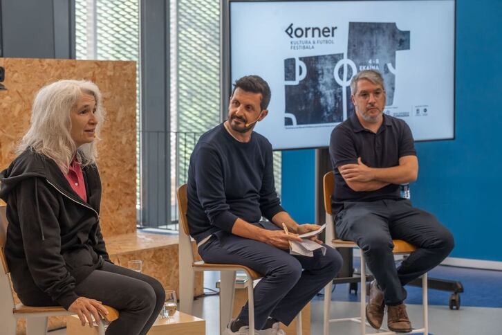 Belén Gopegui, Javier Giraldo y Enrique Ballester en el LABe de Tabakalera. 