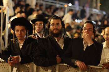 Judíos ultraortodoxos dutrante una celebración en Jerusalén.
