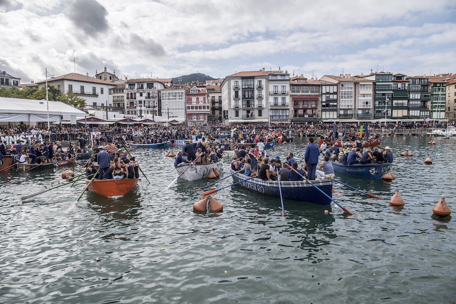 2017ko Antzar Egunean ontziak Lekeitioko portuan.