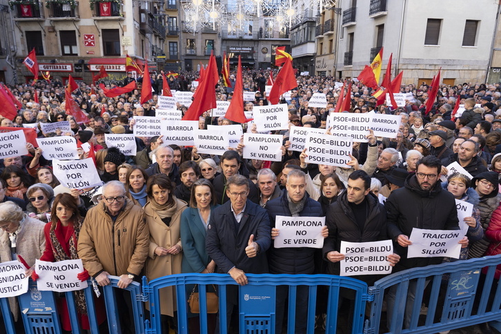 Protesta contra la moción de censura en Iruñea que aupó a Joseba Asiron a la alcaldía. 
