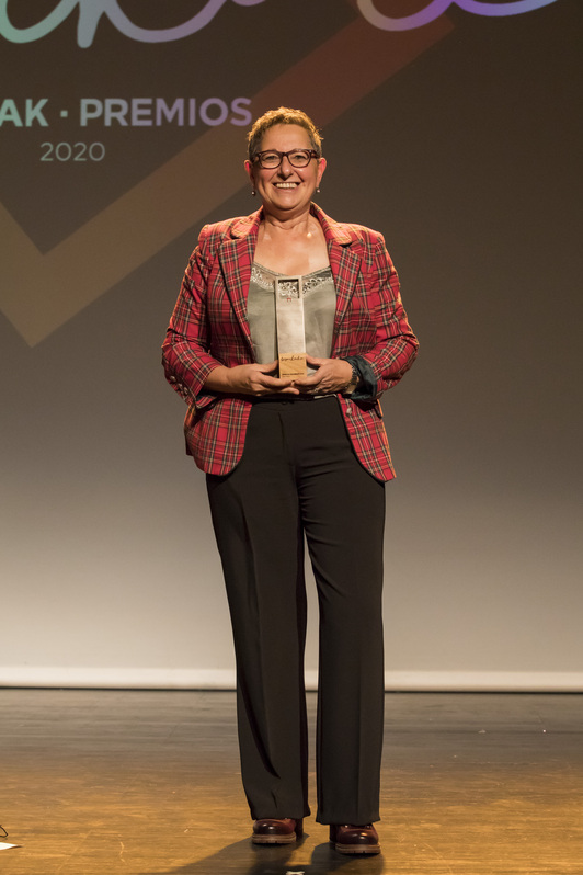 Ana Pérez, en 2020, cuando recibió el premio Besarkada de Euskal Aktoreen Batasuna.