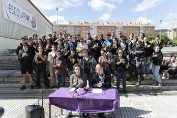 Miembros del movimiento popular de Arrotxapea han ofrecido una comparecencia para denunciar agresiones machistas.