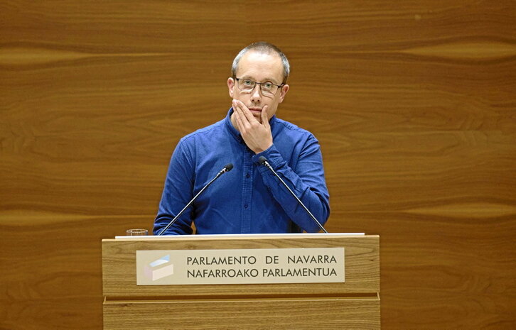 Mikel Zabaleta (EH Bildu), durante su defensa de la moción sobre el alquiler en zonas rurales.