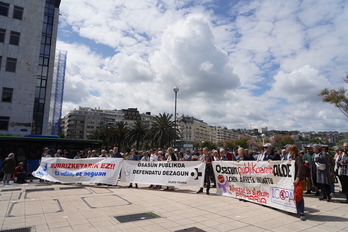 Concentración de este sábado ante la sede del Gobierno de Gasteiz en Donostia.