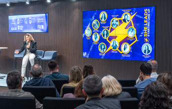 La presidenta de la Liga F, Beatriz Álvarez Mesa, durante su exposición.