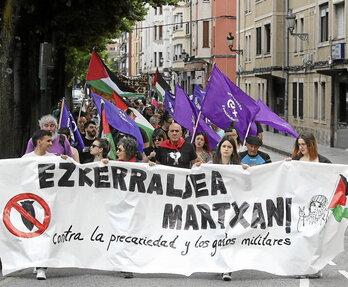 Cabeza de la marcha que recorrió Ezkerraldea, de Sestao a Santurtzi.
