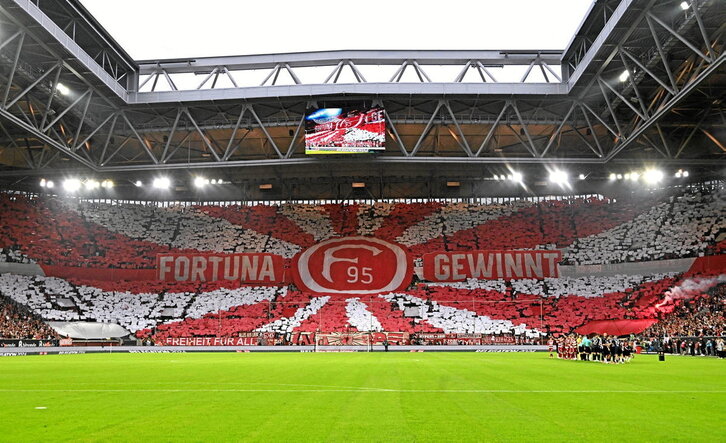 Ambiente en el estadio del Fortuna en la final de la promoción a la Bundesliga.
