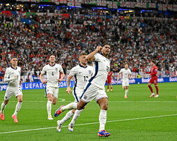 Bellingham hizo el gol de Inglaterra en la primera mitad.