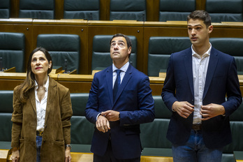 Iñigo Urkullu recibió ayer lunes un retoño del Árbol de Gernika de manos de Ana Otadui, presidenta de las JJGG de Bizkaia. 