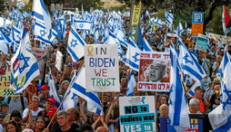 Manifestación contra el Gobierno de Netanyahu, ayer en Jerusalén.