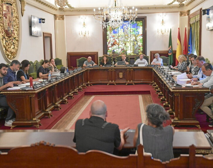 Mikel Soto y Metxe González, frente a la comisión de Asuntos Ciudadanos.