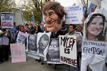 Protesta en Villa Martelli contra las políticas de Javier Milei