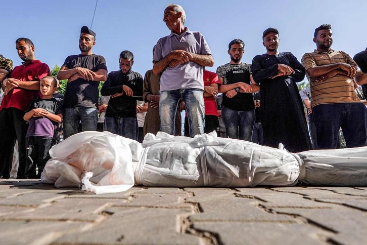Funeral por un niño de 11 años muerto durante un bombardeo israelí en Gaza.