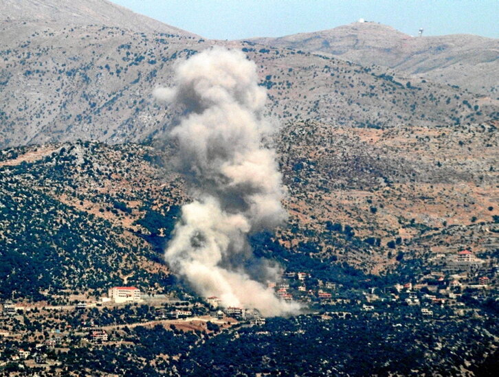 Ataque israelí contra la aldea libanesa de Kfarshuba.