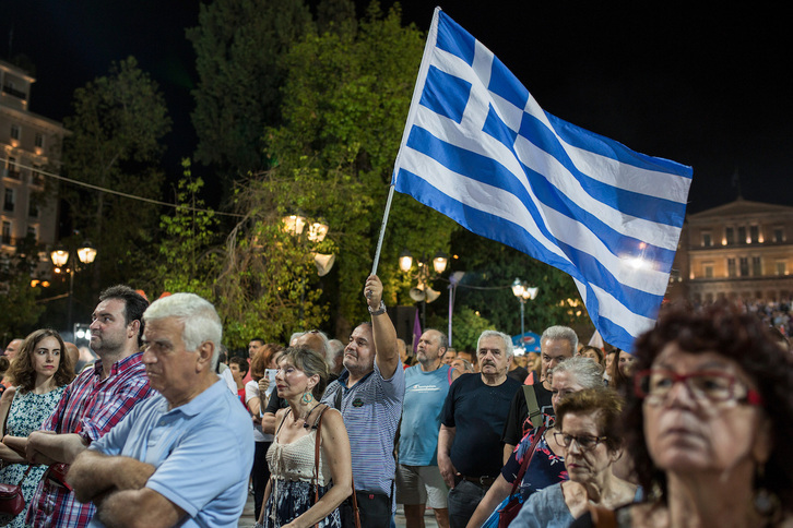 Los griegos arrastran el sacrificio de muchos años