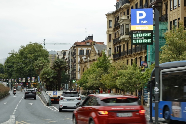 Entrada a los parkings subterráneos del Boulevard y Okendo, en el corazón de Donostia.