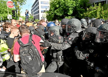Choques entre antifascistas y policías.