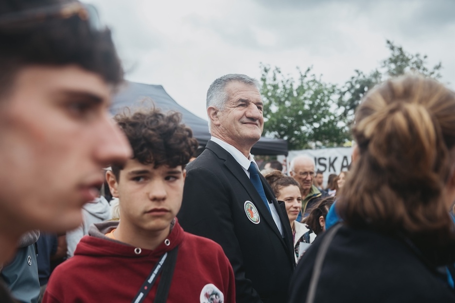Le candidat de la quatrième circonscription Jean Lassalle a fait un déplacement remarqué au festival EHZ, à Arbérats.