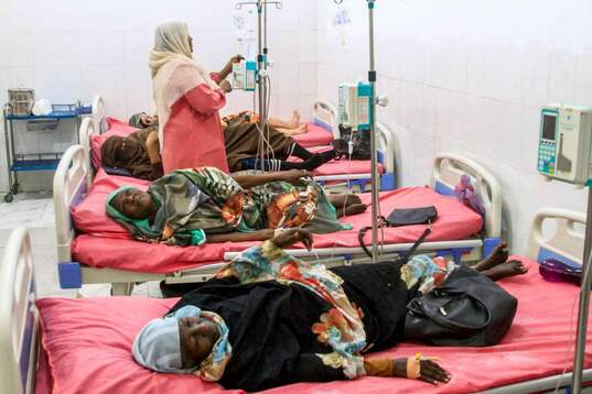Mujeres enfermas en un centro médico de Sudán. 