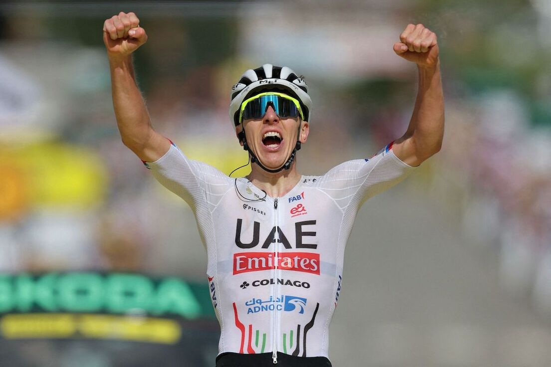 Pogacar celebra su decimosegunda victoria parcial en el Tour.
