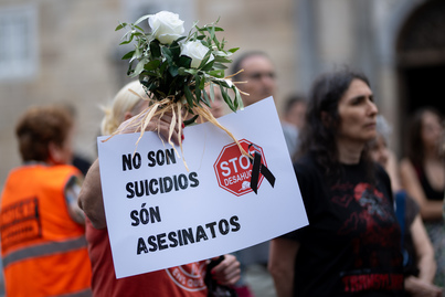 Concentración de la PAH en Barcelona para denunciar el suicidio de las dos hermanas. 