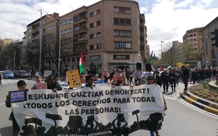 Movilización en Iruñea denunciando el racismo latente.