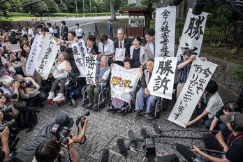 Víctimas de la esterilización forzosa celebran la decisión del Supremo japonés de declarar inconstitucional la ley que rigió hasta 1996. 