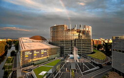Europako Parlamentuaren egoitza nagusia, Estrasburgon.