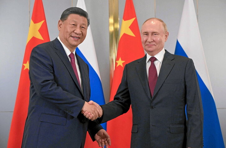 Los presidentes de China y Rusia, Xi Jinping y Vladimir Putin, respectivamente, ayer en Astaná, sede de la cumbre de la OCS.