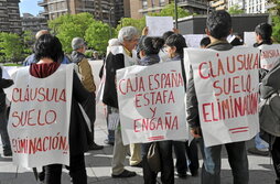 Protesta en Iruñea contra las cláusulas suelo.