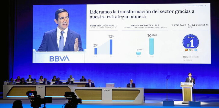 Carlos Torres, presidente del BBVA, durante su intervención en la junta extraordinaria en el Euskalduna.
