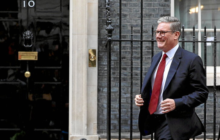 El primer ministro británico, Keir Starmer, llega a la residencia oficial del 10 de Downing Street.