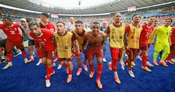 La selección suiza, con Akanji en el centro acompañado por Amdouni, Shaquiri, Rodríguez, Duah, Okafor y Ndoye.