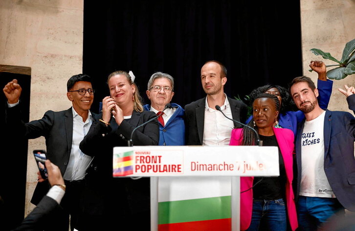 Jean-Luc Mélenchon celebra los resultados con otros dirigentes del Nuevo Frente Popular.
