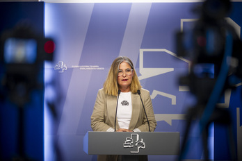 La portavoz parlamentaria de EH Bildu, Nerea Kortajarena, en la comparecencia de este lunes.