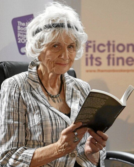 Alice Munro, cuando recibió el Man Booker en 2009.
