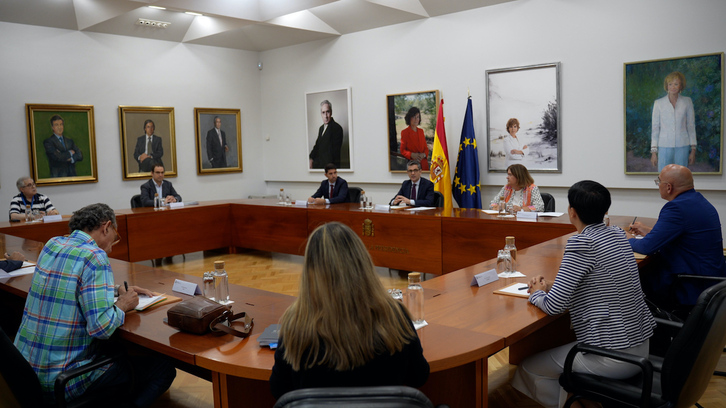 Reunión del ministro Félix Bolaños con las asociaciones de víctimas.