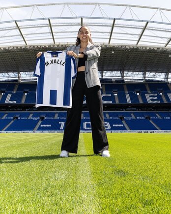 María Valle ha posado con su nueva camiseta en Anoeta.