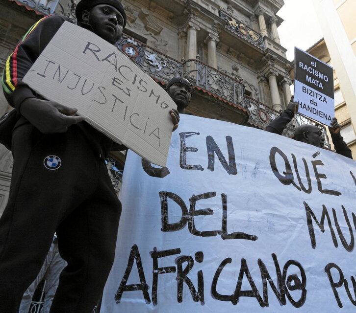 Protesta en Iruñea en 2022 tras la muerte bajo custodia policial de Elhadji Ndiaye.