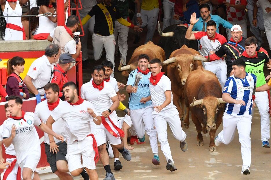 La entrada al ruedo, también al sprint.