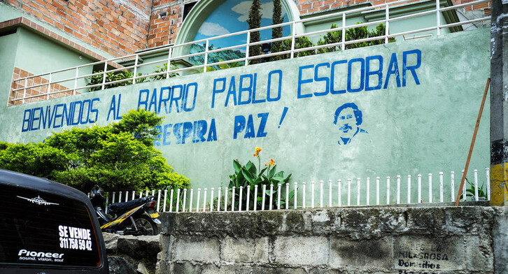 Mural que daba la bienvenida al ‘barrio Pablo Escobar’, en Medellín.