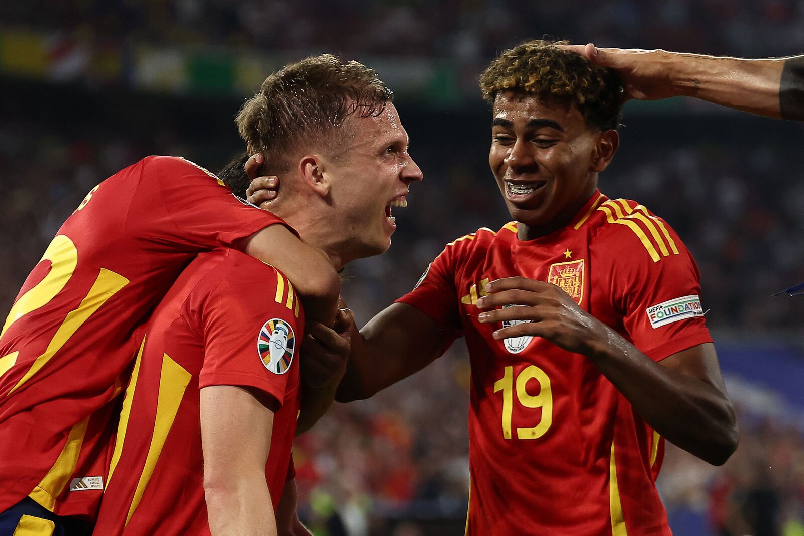 Dani Olmo celebra el gol marcado ante Francia. (Franck FIFE / AFP)
