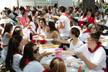 Comida popular en la Taconera del Feministok Fest.