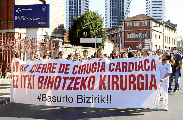 Manifestación celebrada en noviembre de 2022 contra el traslado de la unidad de Cirugía Cardíaca de Basurto.